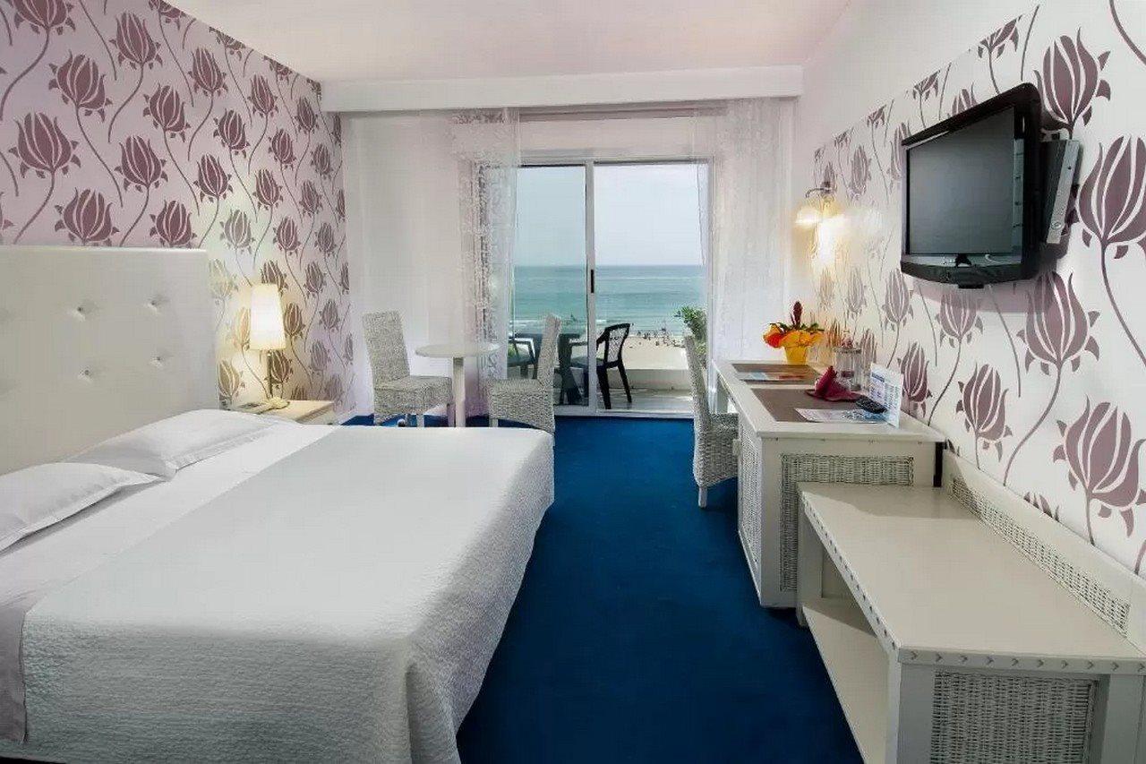 Hotel Mediterraneo Riccione Esterno foto