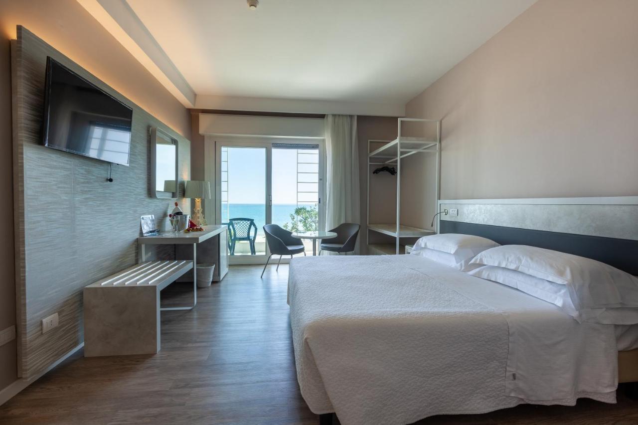 Hotel Mediterraneo Riccione Esterno foto