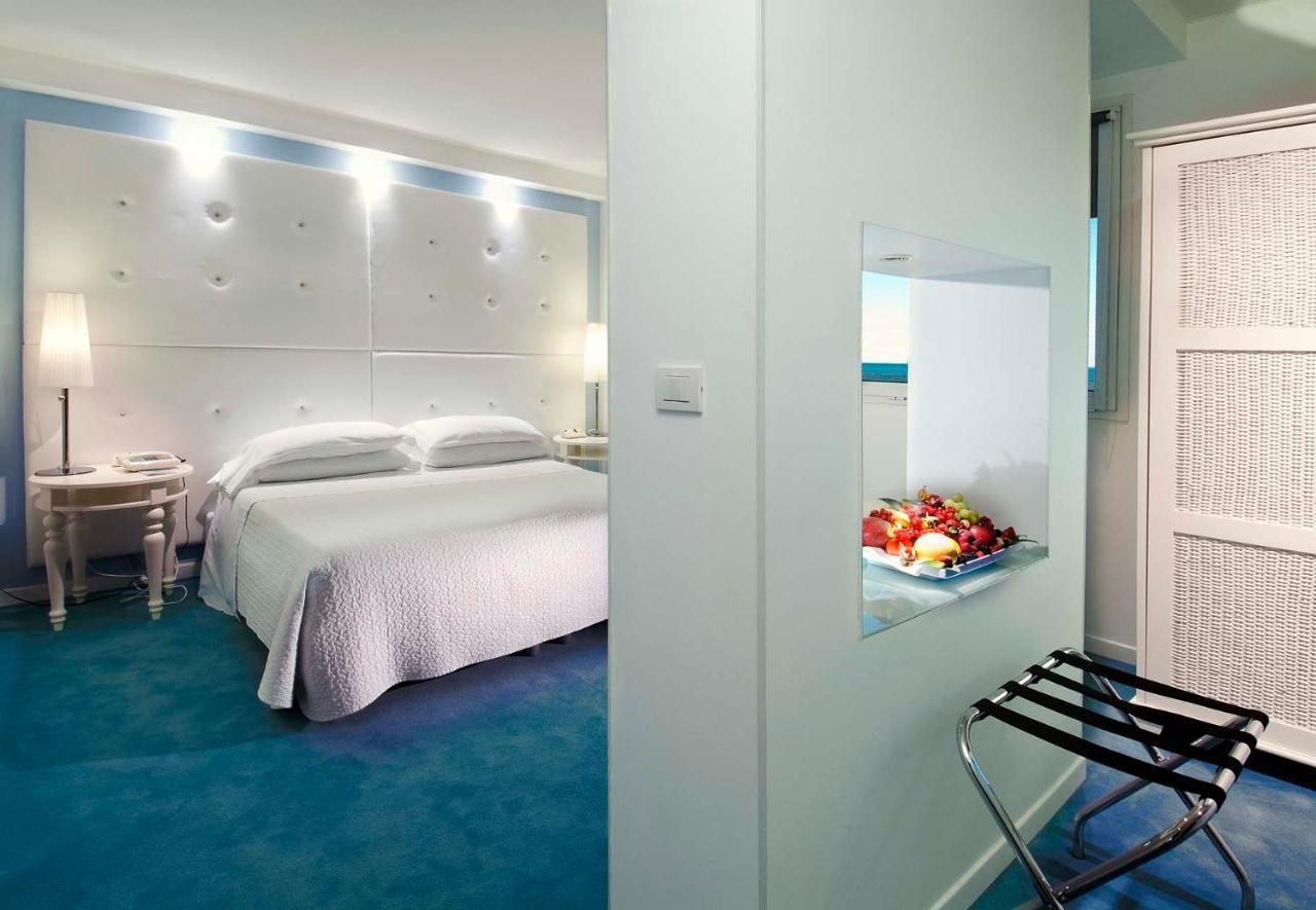 Hotel Mediterraneo Riccione Esterno foto