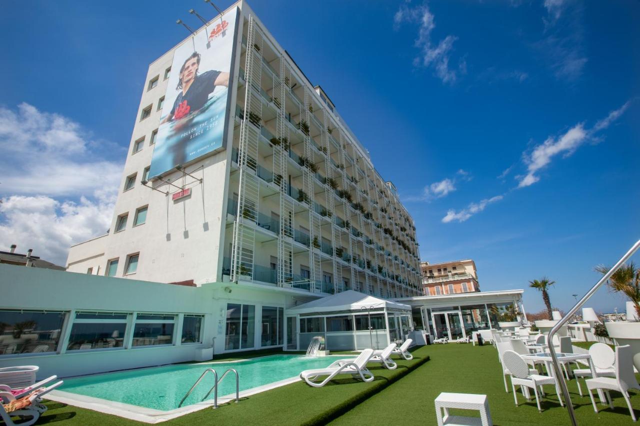 Hotel Mediterraneo Riccione Esterno foto
