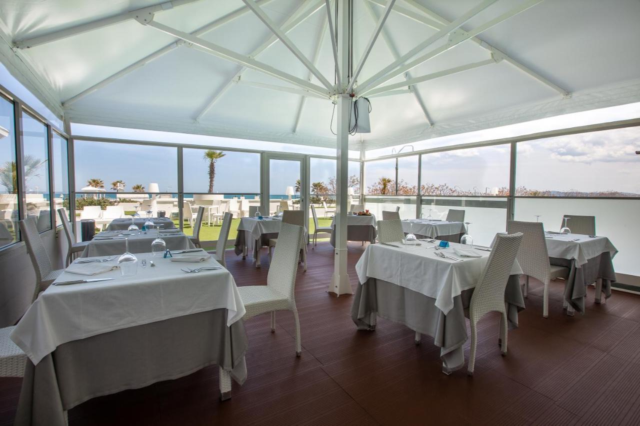 Hotel Mediterraneo Riccione Esterno foto