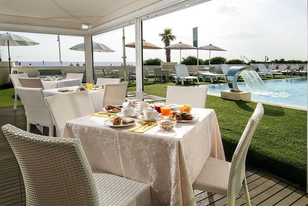 Hotel Mediterraneo Riccione Esterno foto