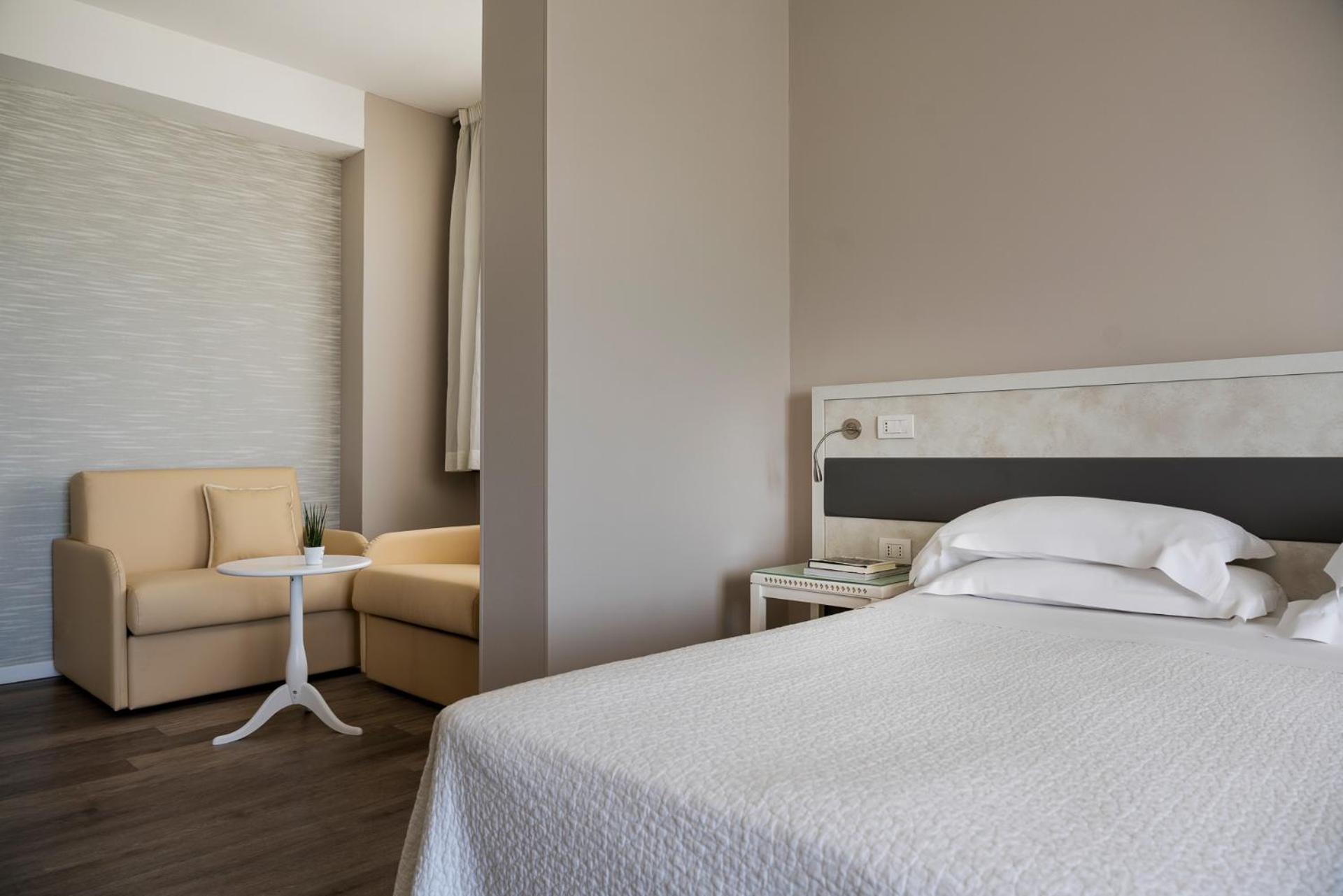 Hotel Mediterraneo Riccione Esterno foto