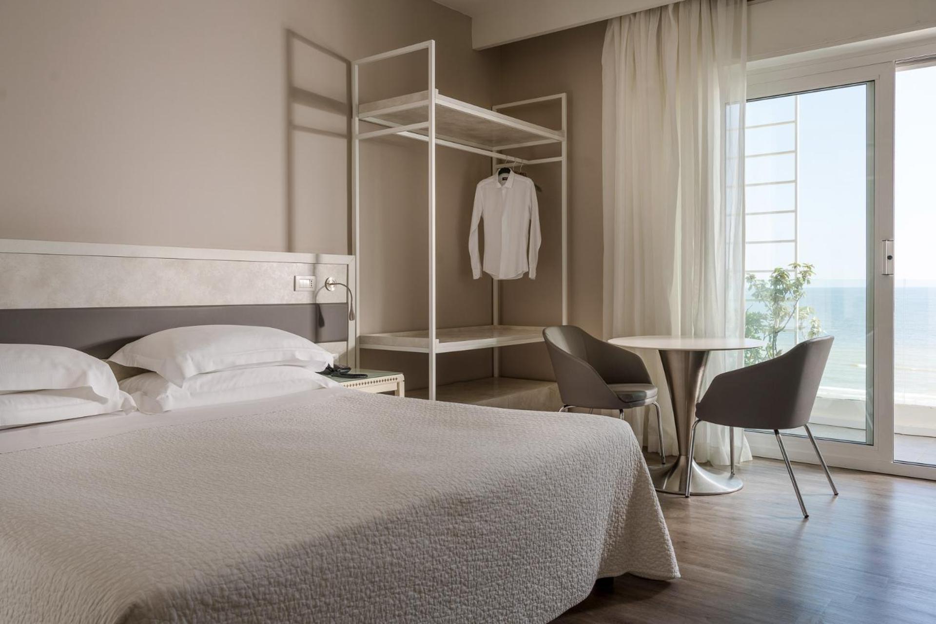 Hotel Mediterraneo Riccione Esterno foto