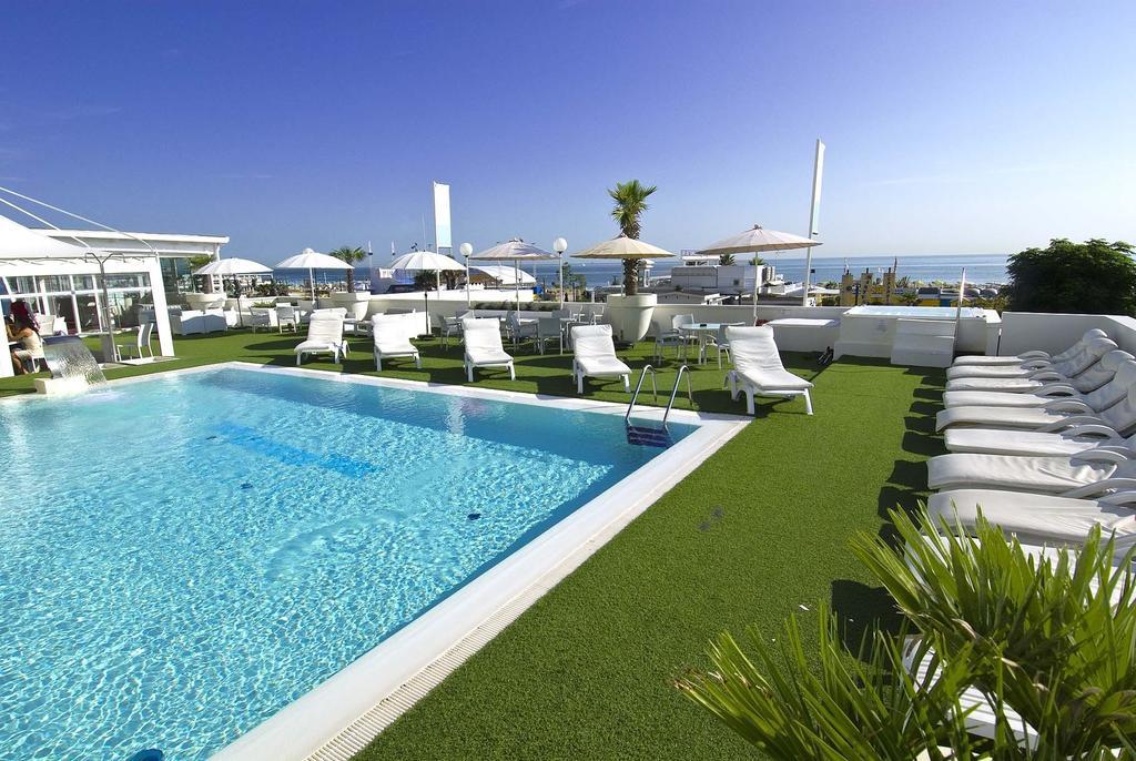 Hotel Mediterraneo Riccione Esterno foto