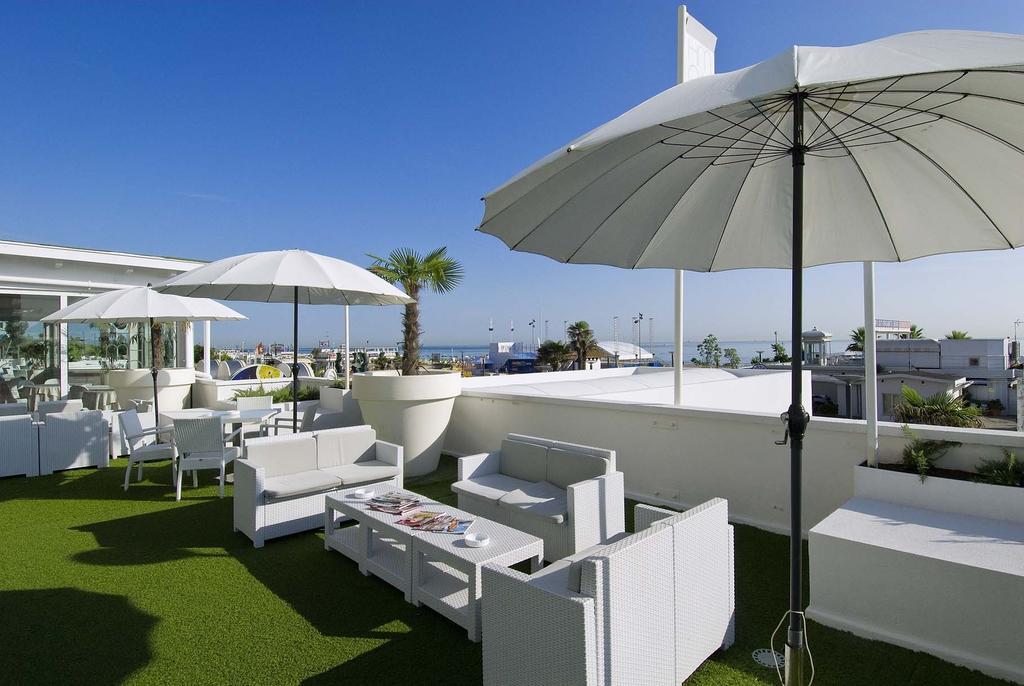 Hotel Mediterraneo Riccione Esterno foto