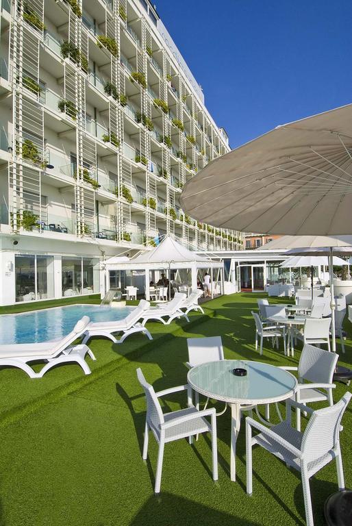 Hotel Mediterraneo Riccione Esterno foto