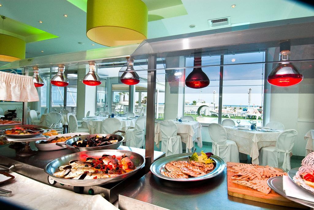 Hotel Mediterraneo Riccione Esterno foto