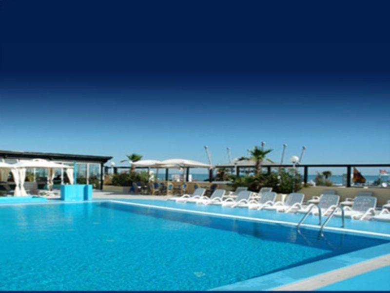 Hotel Mediterraneo Riccione Esterno foto