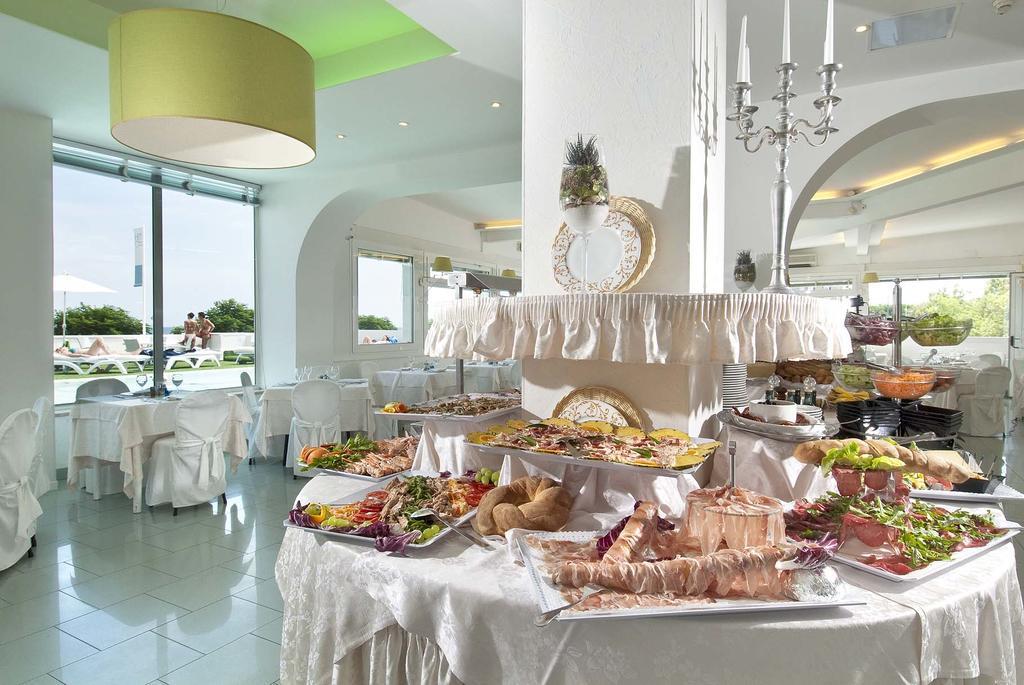 Hotel Mediterraneo Riccione Esterno foto