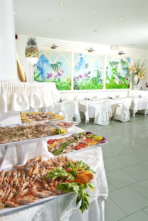 Hotel Mediterraneo Riccione Esterno foto
