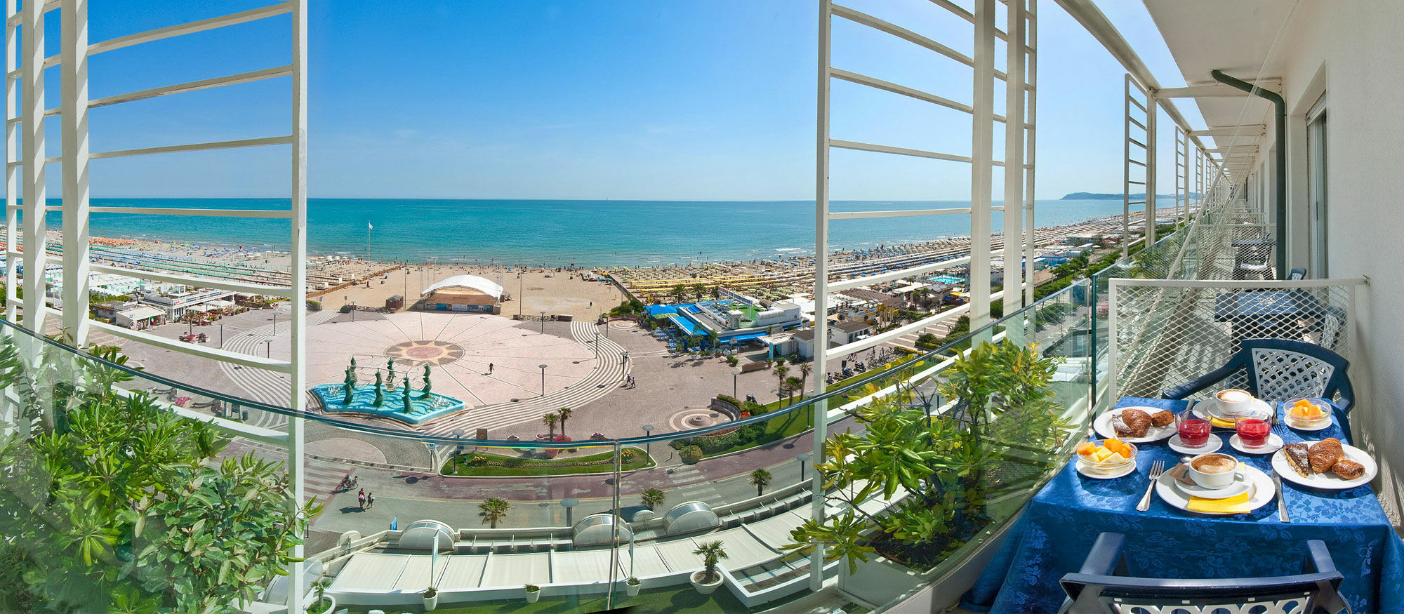 Hotel Mediterraneo Riccione Esterno foto